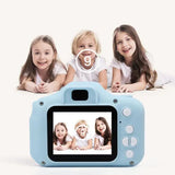 Smart kamera za decu prikazana je kao digitalni fotoaparat.
