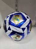 Dečija fudbalska lopta Real Madrid, namenjena ljubiteljima fudbala.
