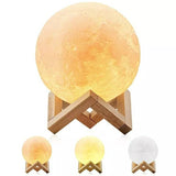 Lampa u obliku meseca namenjena dekoraciji prostora.