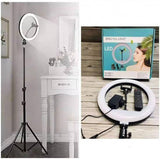 Prstenasta lampa za podešavanje jačine svetlosti i temperature boje.