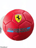 Crvena kožna fudbalska lopta Ferrari.
