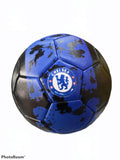 Crno-plava kožna fudbalska lopta sa Chelsea motivom.