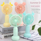 Mini ručni ventilator sa ušima koji se puni putem USB kabla.