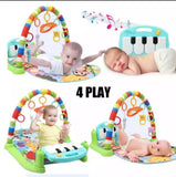 Muzička ležaljka za bebe sa klavirom za igru.
