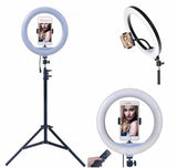Ring light sa držačem za uređaj i sklopivim stativom.