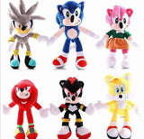 Plišana igračka Amy Rose iz sveta Sonic serijala.
