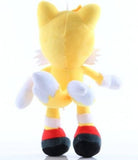 Prikazana je plišana igračka Tails, lika iz Sonic sveta.
