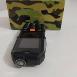 Na slici se vidi mobilni telefon marke Land Rover.