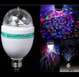 LED sijalica koja projektuje zelenu, plavu i crvenu svetlost.