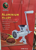 Prikazana je mašina za mlevenje mesa sa aluminijumskom izradom.