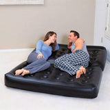 Sofa na naduvavanje koja se preklapanjem pretvara u kauč.