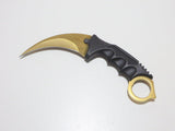 Pogled na karambit nož sa fiksnim sečivom.