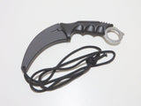 Karambit nož koji može da se nosi oko vrata.