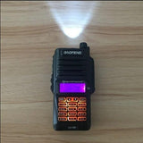 Baofeng UV-9R sa FM radiom, baterijskom lampom i alarmnom sirenom.