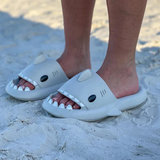 Na slici su prikazane Sharky papuče.