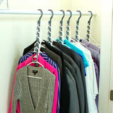 Set obuhvata osam držača za organizovanje garderobe.
