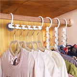 Vertikalni organizator sa magičnim ofingerima služi za preglednije odlaganje garderobe.