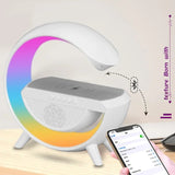 RGB lampa sa ugrađenim zvučnikom i bežičnim punjačem.