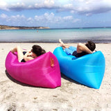 Na slici je prikazana Lazy Bag ležaljka na naduvavanje.