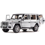 Beli metalni model AMG G63 namenjen igri sa automobilima.