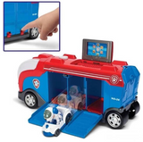 Na slici je autobus iz sveta Paw Patrol igračaka.