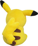 Plišana igračka predstavlja poznatog lika Pikachua.
