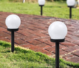 Solarna lampa sa ubodnim postoljem za postavljanje u zemlju.