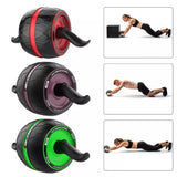 Roler za vežbanje stomaka prikazan kao deo fitness opreme.