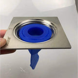 Filter za slivnik sa manjom glavom dimenzija 3 x 2 cm.