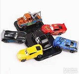 Šest automobila Cars namenjenih dečjoj igri.