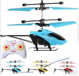 Žuti helikopter sa infracrvenim upravljanjem prikazan je kao igračka letelica.