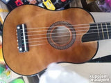 Klasična gitara brenda PRODAVANI predstavljena je na fotografiji.