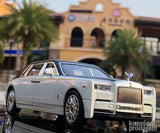 Rolls-Royce Phantom igračka bele boje sa metalnom karoserijom.