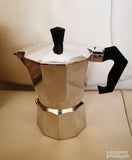 Espresso posuda tipa moka pot prikazana je na slici.