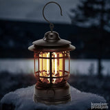 Prenosna retro lampa za upotrebu tokom kampovanja.