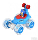 Sonic igračka auto prikazana uz funkciju okretanja za 360 stepeni.